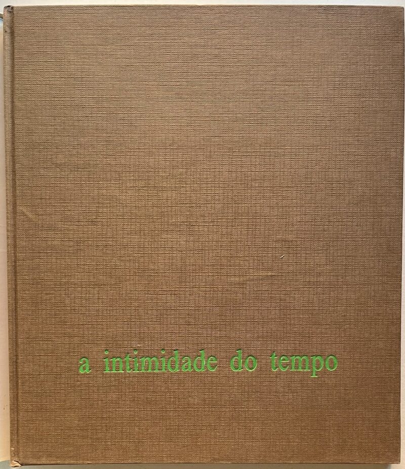 A Intimidade do Tempo / Texto de Gabriela Carvalho ; Ilustrações de A. J. Costa e Silva - Image 2